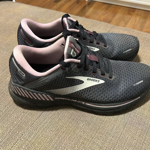 Brooks running shoes - Picture 2 of 6